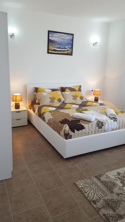 Apartments Sirena Ulcinj Exterior photo